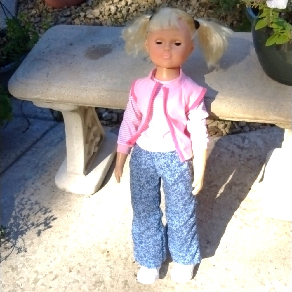 UNEEDA WISPY WALKER 27" WALKING DOLL - Blonde HAIR, Blue EYES